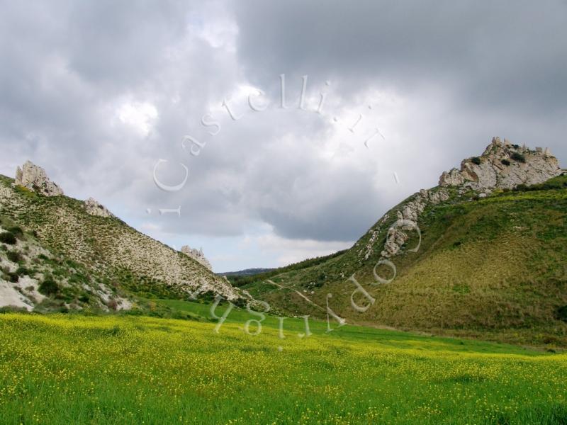 Castello di Garsiliato, cresta rocciosa