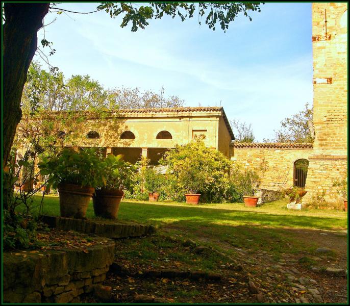 Castello Di Montegibbio - interno della corte