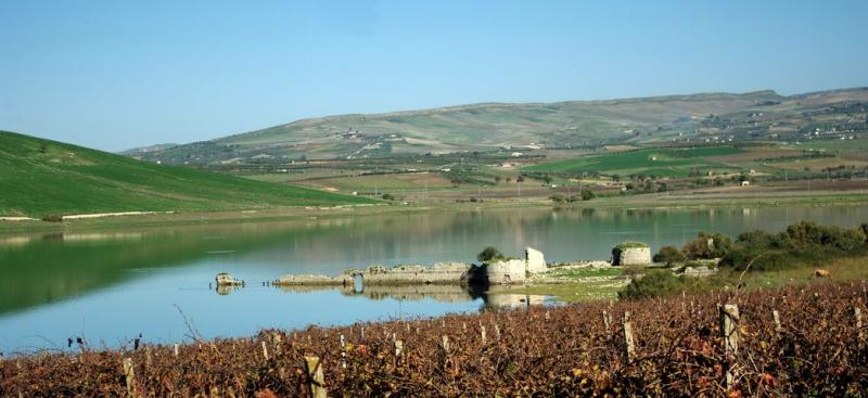 Fortino Di Mazzallakkar, il forte sommerso dalle acque del lago Arancio