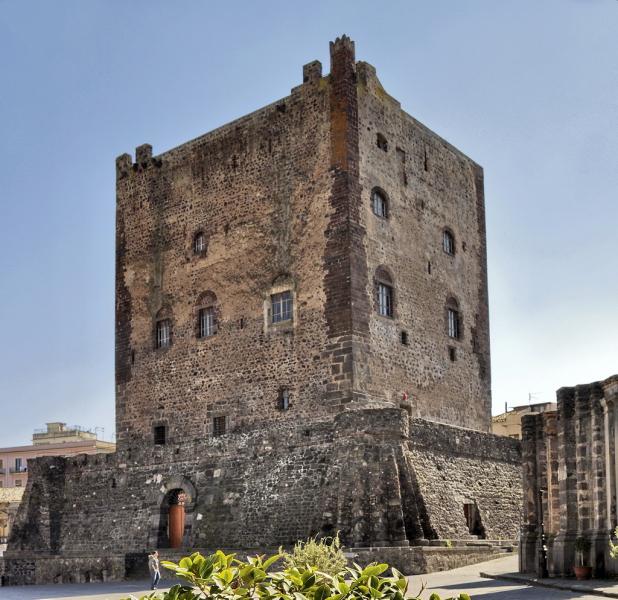 Castello Di Adrano, panoramica da piazza castello