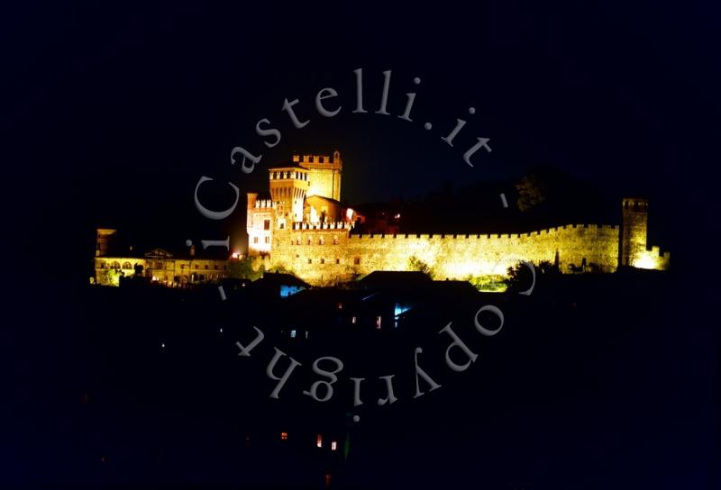 Castello Di Pavone, veduta notturna panoramica