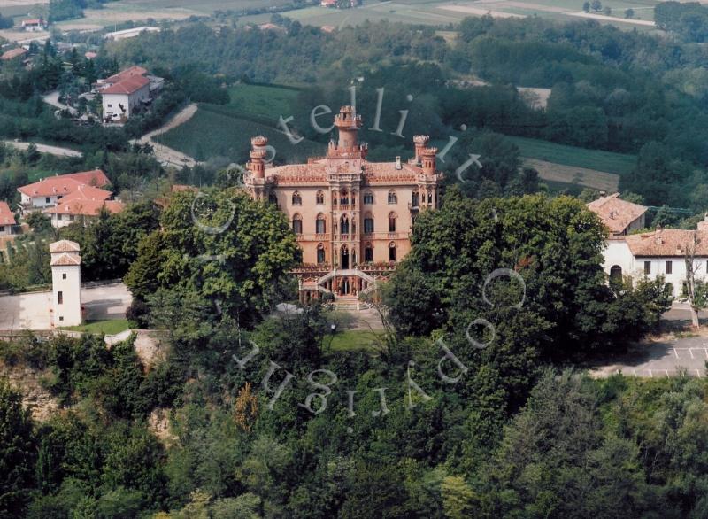 Castello Di Novello, veduta panoramica esterna