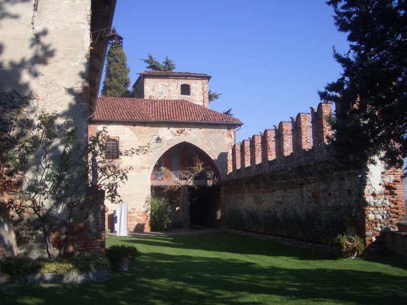 Castello Di Moncrivello - Veduta dal giardino