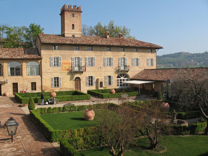 Castello Di Razzano, veduta esterna