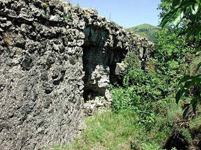 Castello Dei Fieschi Di Montoggio - Ruderi