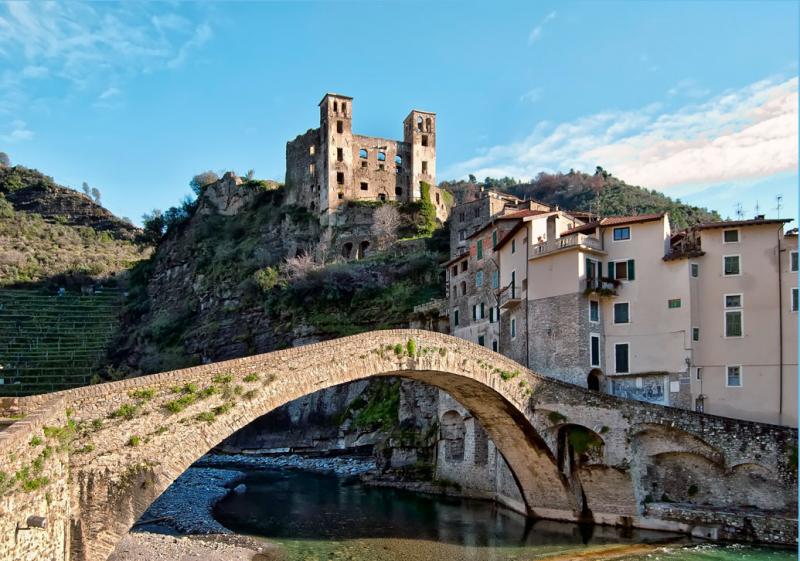 Castello Doria Di Dolceacqua - Visione panoramica