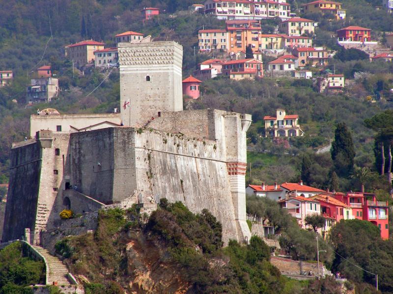 Castello Di Lerici - visione esterna