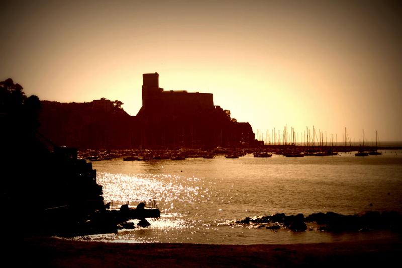 Castello Di Lerici - Visione panoramica all'alba