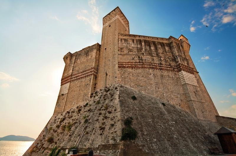 Castello Di Lerici - visione esterna