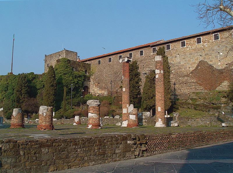 Castello Di San Giusto A Trieste - Visione esterna