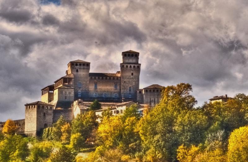 Castello Di Torrechiara, panoramica (HDR)