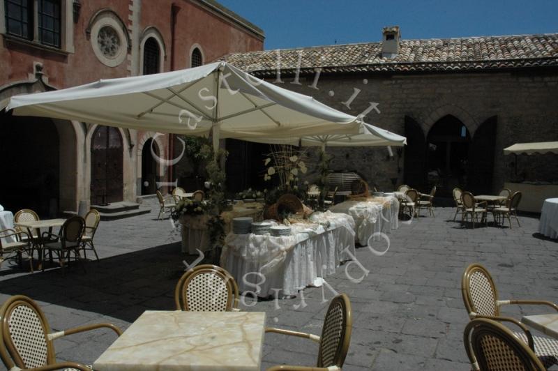 Castello Di Xirumi Serravalle, la corte interna