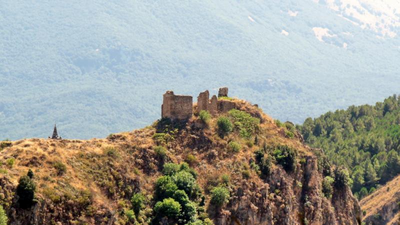 Castello Di Isnello, panoramica dei ruderi