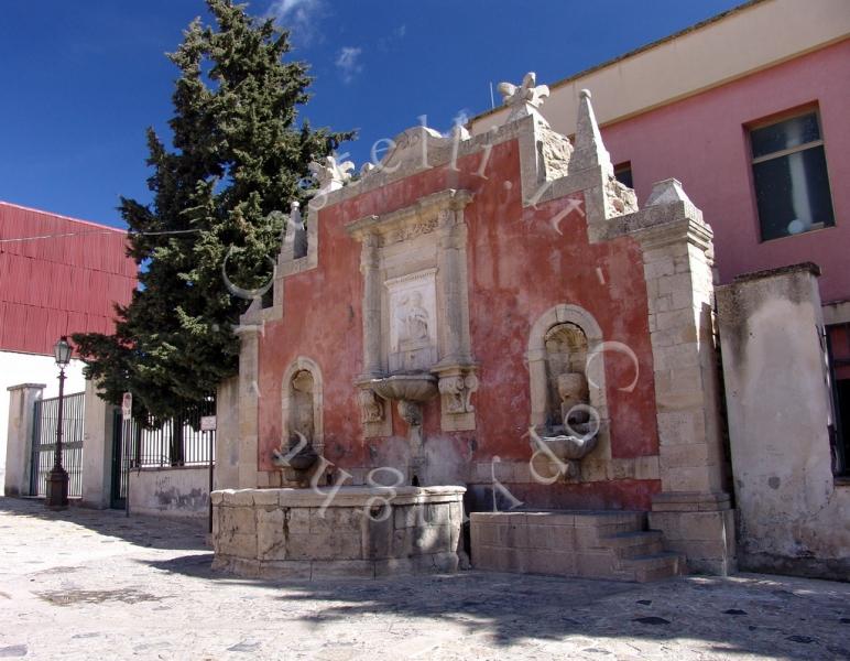 Castello Di Militello In Val Di Catania, Ninfeo di Zizza entro il cortile facente parte dell'ampliamento del castello nel XVII secolo