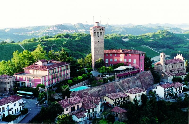 Castello Di Santa Vittoria D'Alba, veduta panoramica esterna