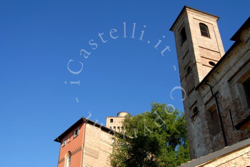 Castello Di Santa Vittoria D'Alba, particolare del campanile