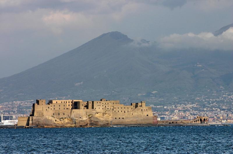 Castel Dell'Ovo, panoramica dal mare