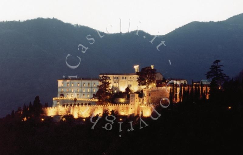 Castelbrando, veduta panoramica notturna