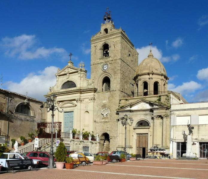 Castello Di Troina, il campanile della cattedrale potrebbe essere una torre superstite del castello normanno