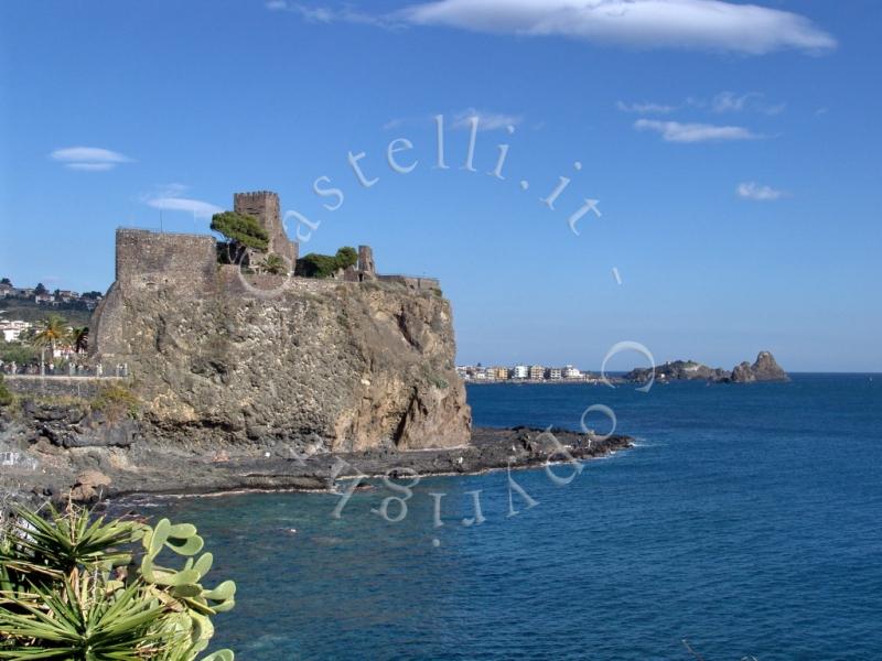 Castello Di Aci, panoramica da lungomare (da sud)