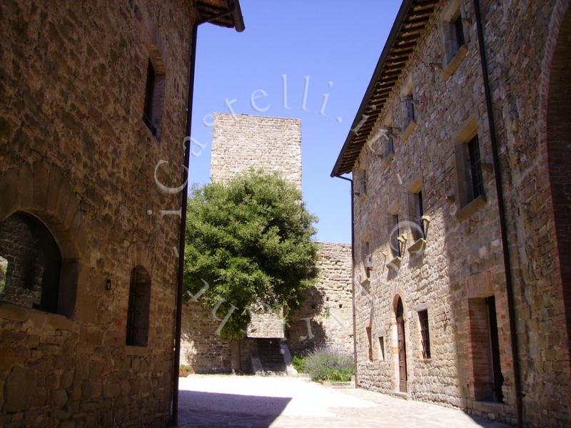 Castello Di Petroia, l'esterno