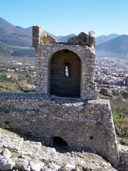 Castello Di Avella, particolare di una delle torri