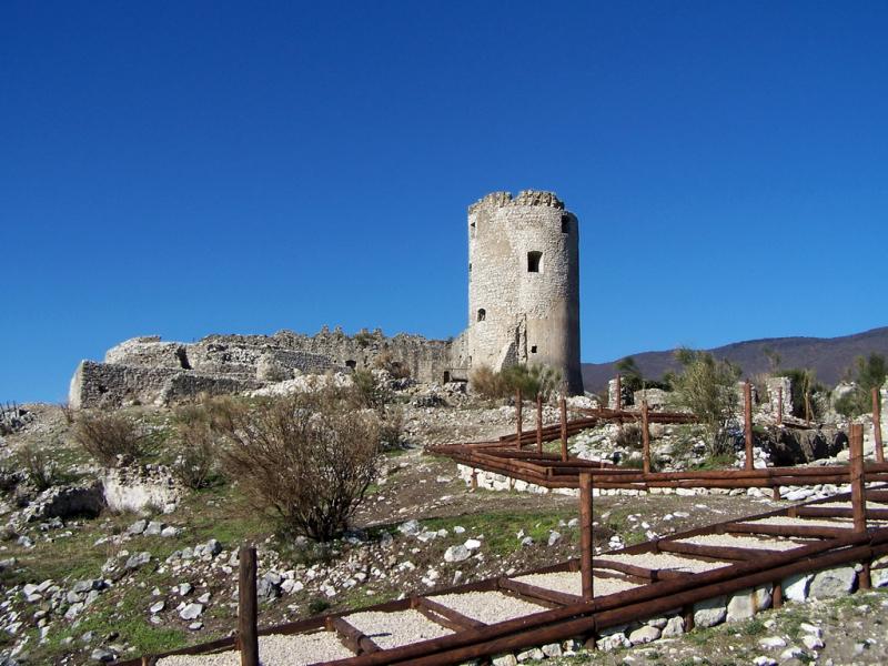 Castello Di Avella, all'interno della cinta muraria