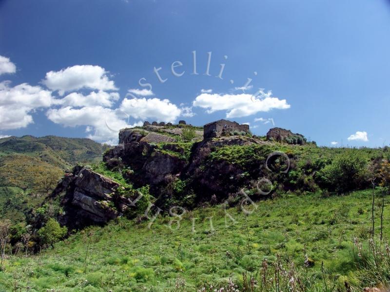 Castello Di Motta Della Placa, vista da ovest dei ruderi della rocca