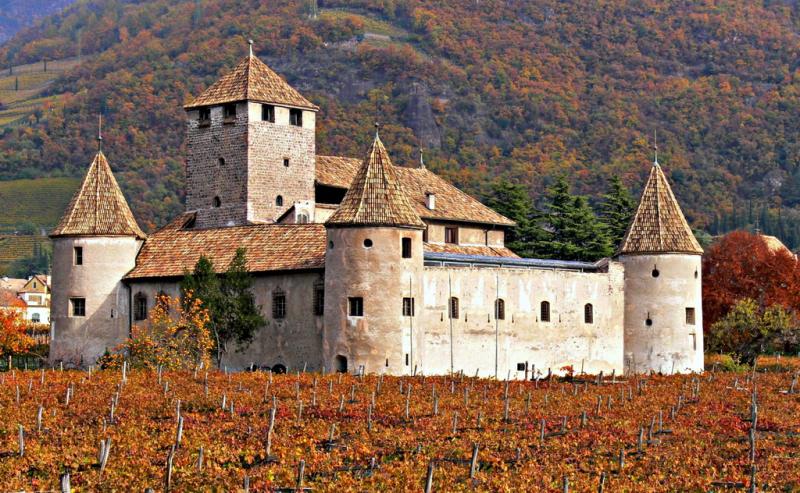 Castel Mareccio, panoramica in autunno