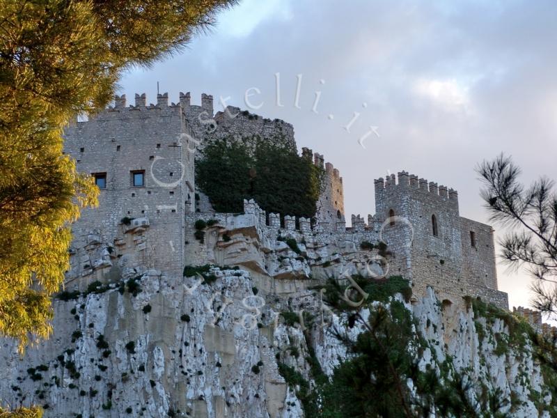 Castello Di Caccamo, particolare delle mura merlate