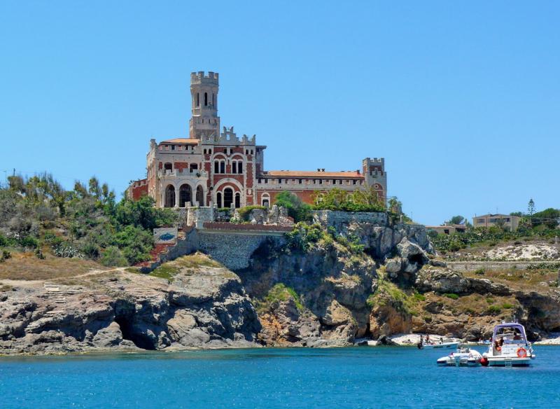 Castello Tafuri, panoramica dal mare, da est