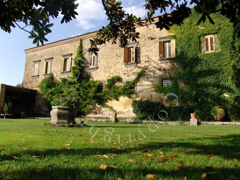 Castello Di Nelson, lato ovest, vista dal giardino