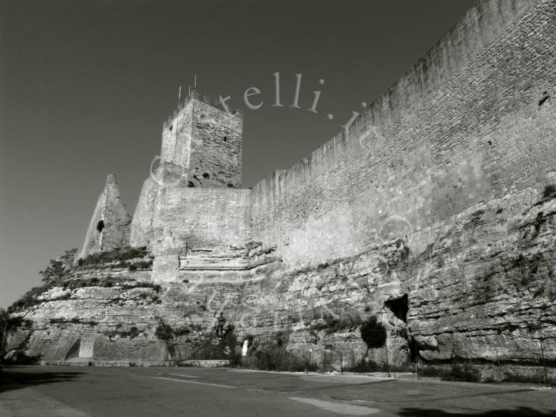 Castello Di Lombardia A Enna, panoramica da ovest in bianco e nero