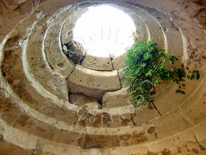 Torre Di Federico A Enna, apertura circolare in cima alla torre