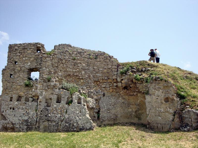 Castello Di Assoro, resti murari