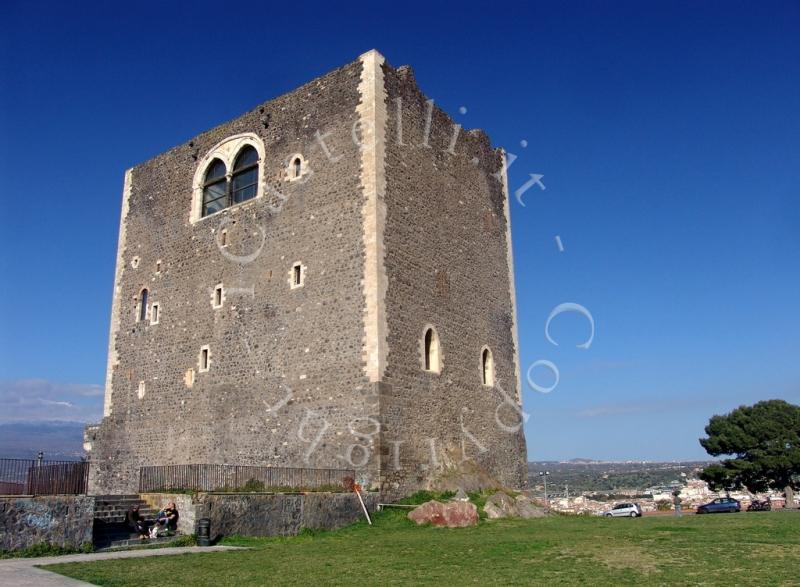 Castello Di Patern&ograve;, vista da ovest