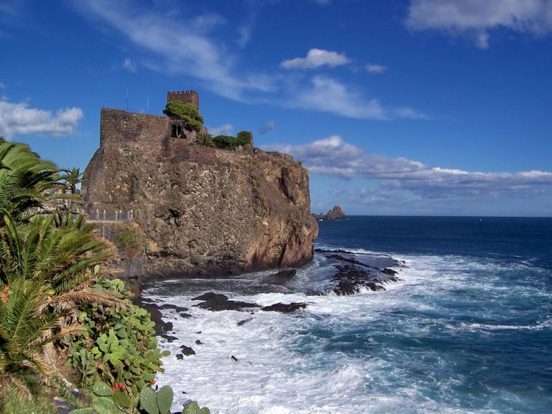 Castello Di Aci, panoramica da lungomare (da sud)