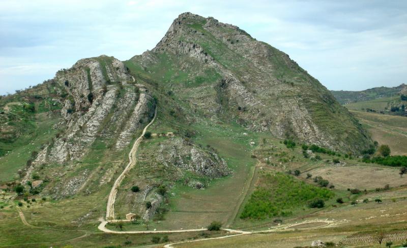 Castello di Guastanella, panoramica del monte