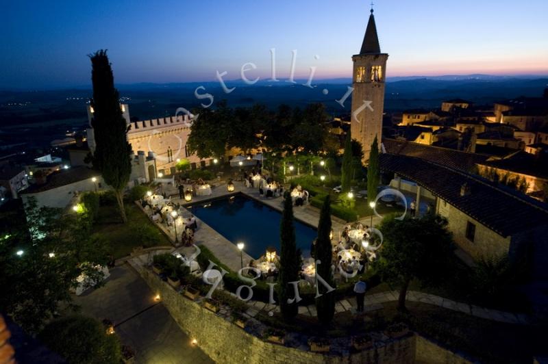 Castello Delle Serre, veduta notturna del borgo