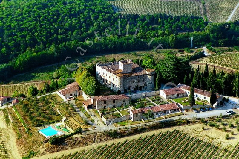 Castello Di Meleto, veduta aerea