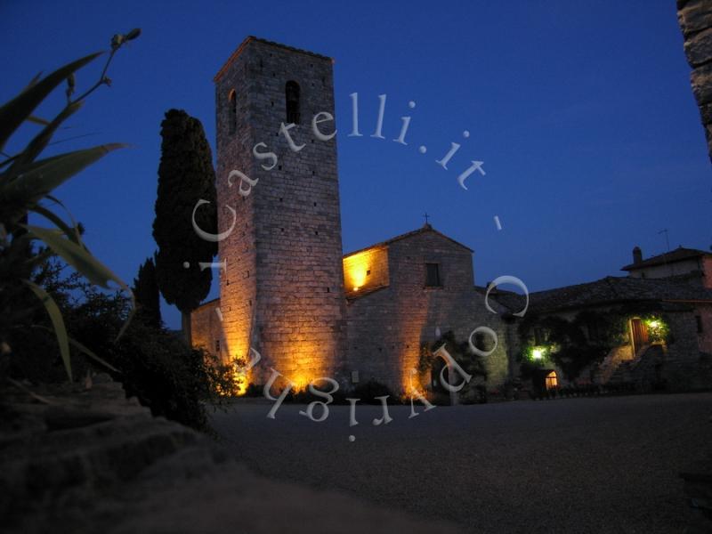 Castello Di Spaltenna, veduta della torre all'inbrunire