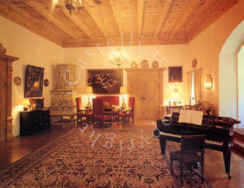 Castello Rubein, il salone interno