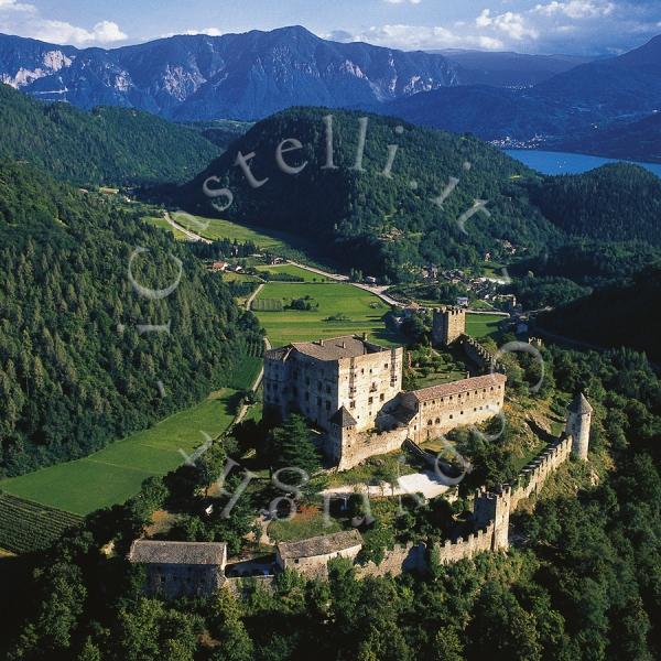 Castel Pergine, veduta panoramica esterna