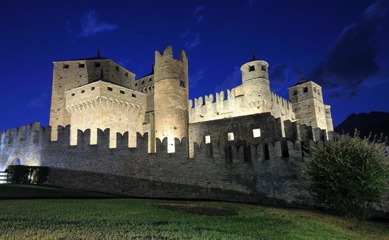 Castello Di Fenis, veduta dopo il tramonto