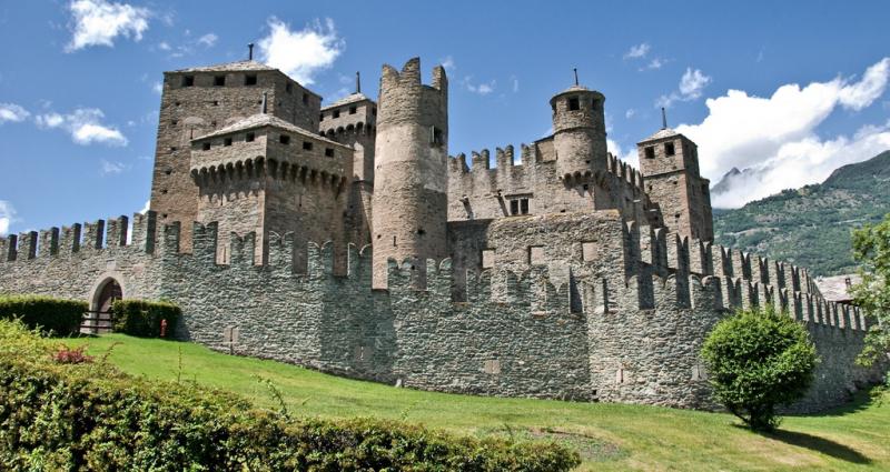 Castello Di Fenis, panoramica estiva