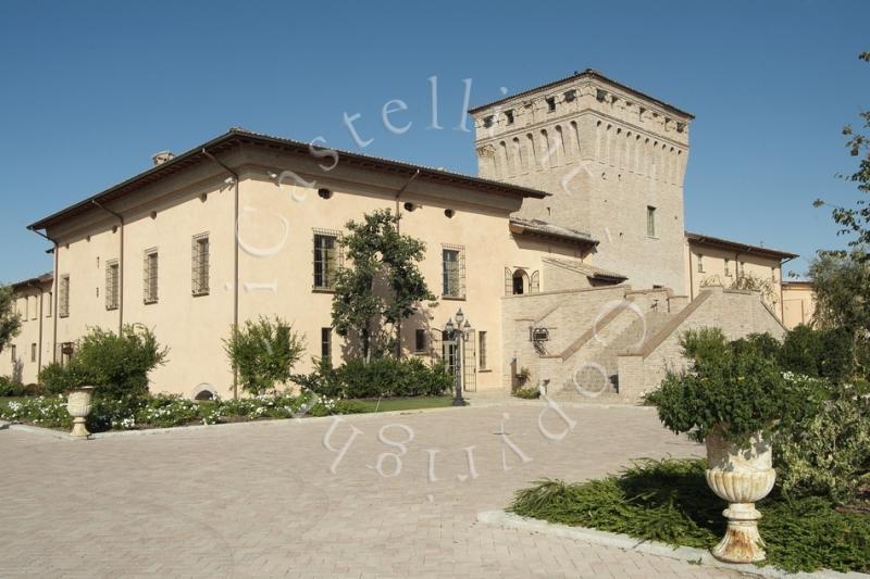 Castello Di Chiavenna Landi, vista esterna della Torre