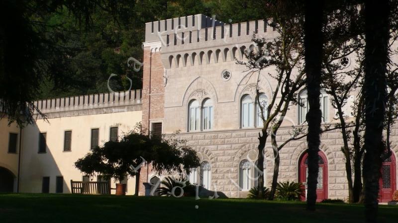 Castello Di Lispida, particolare della facciata