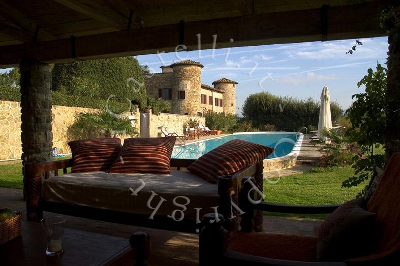 Castello Di Gabbiano, vista panoramica dalla piscina