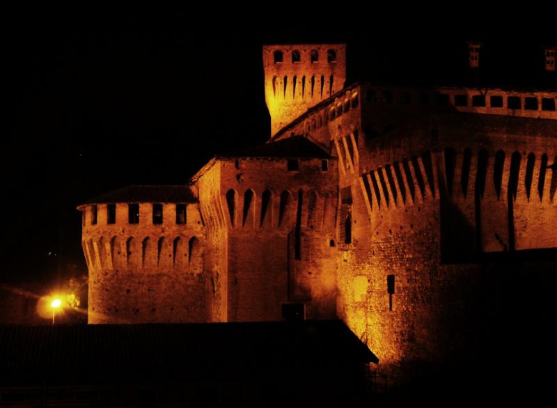 La Rocca di Vignola di notte