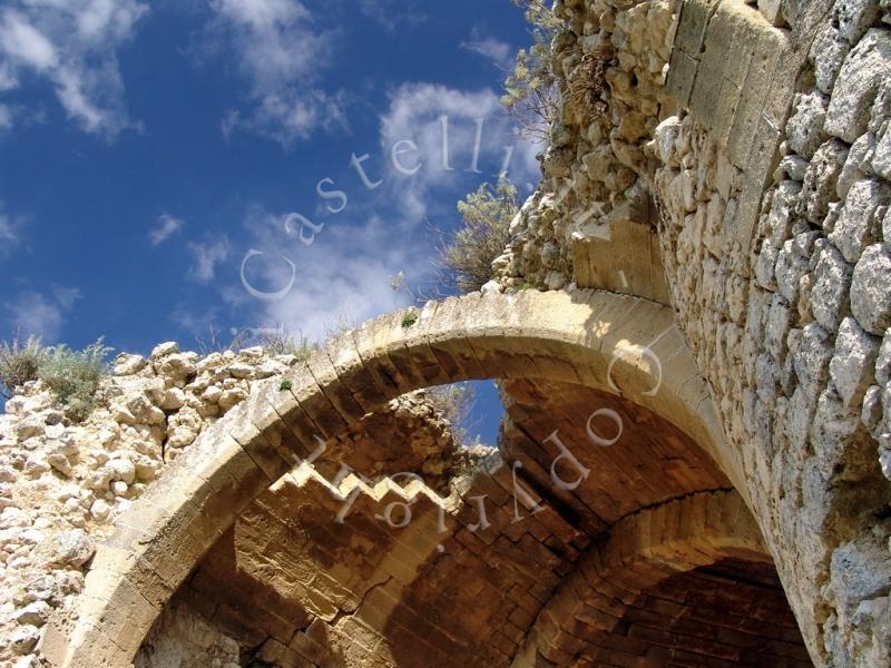 Castello Di Mongialino, uno degli archi della volta della torre che rischia di crollare